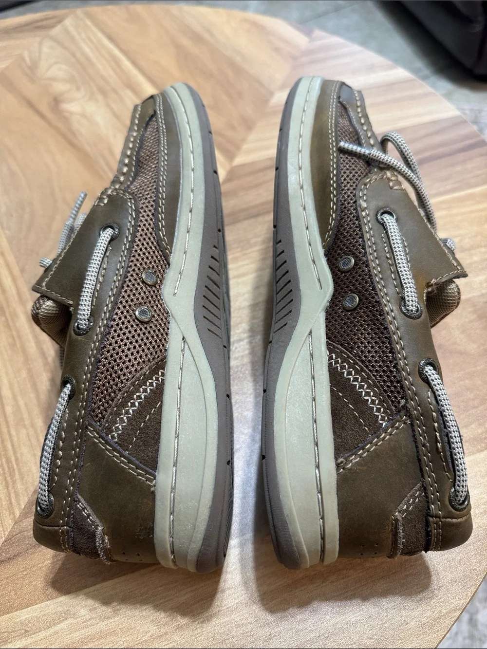 Classic Brown Men’s Boat Shoes with Contrast Laces